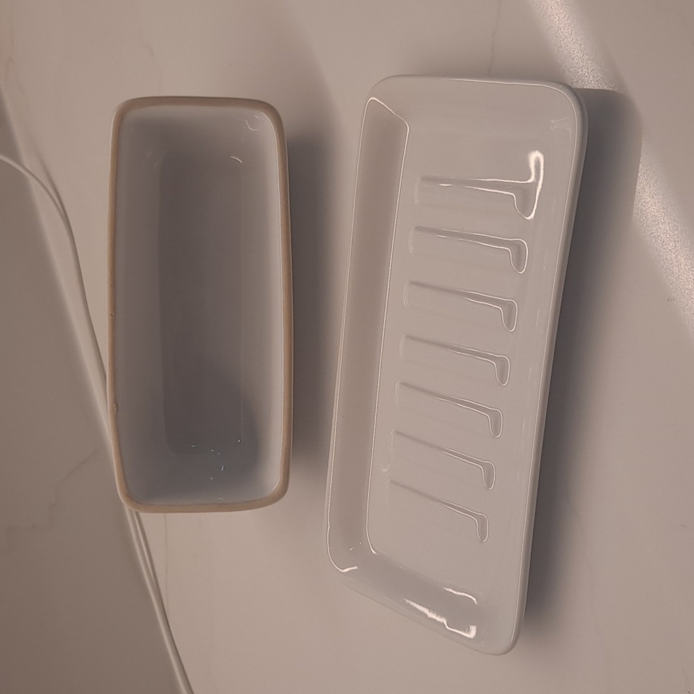Mainstays white butter dish with lid - Picture 2 of 3